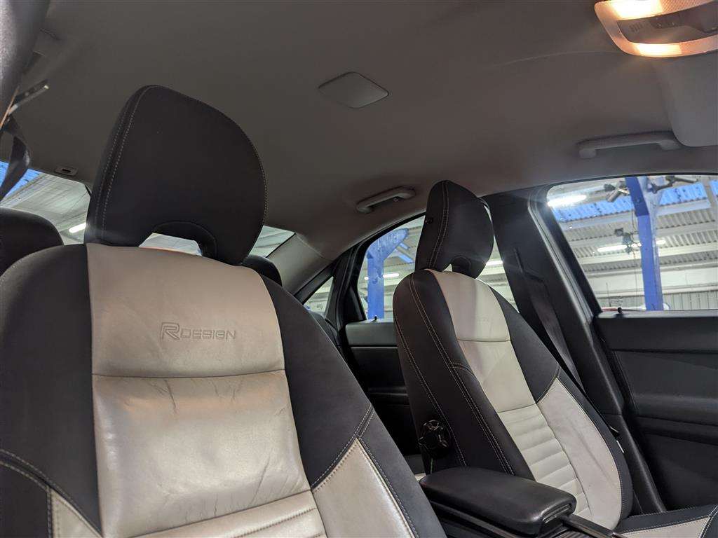 <p>2011 VOLVO S40 R-DESIGN D2</p>