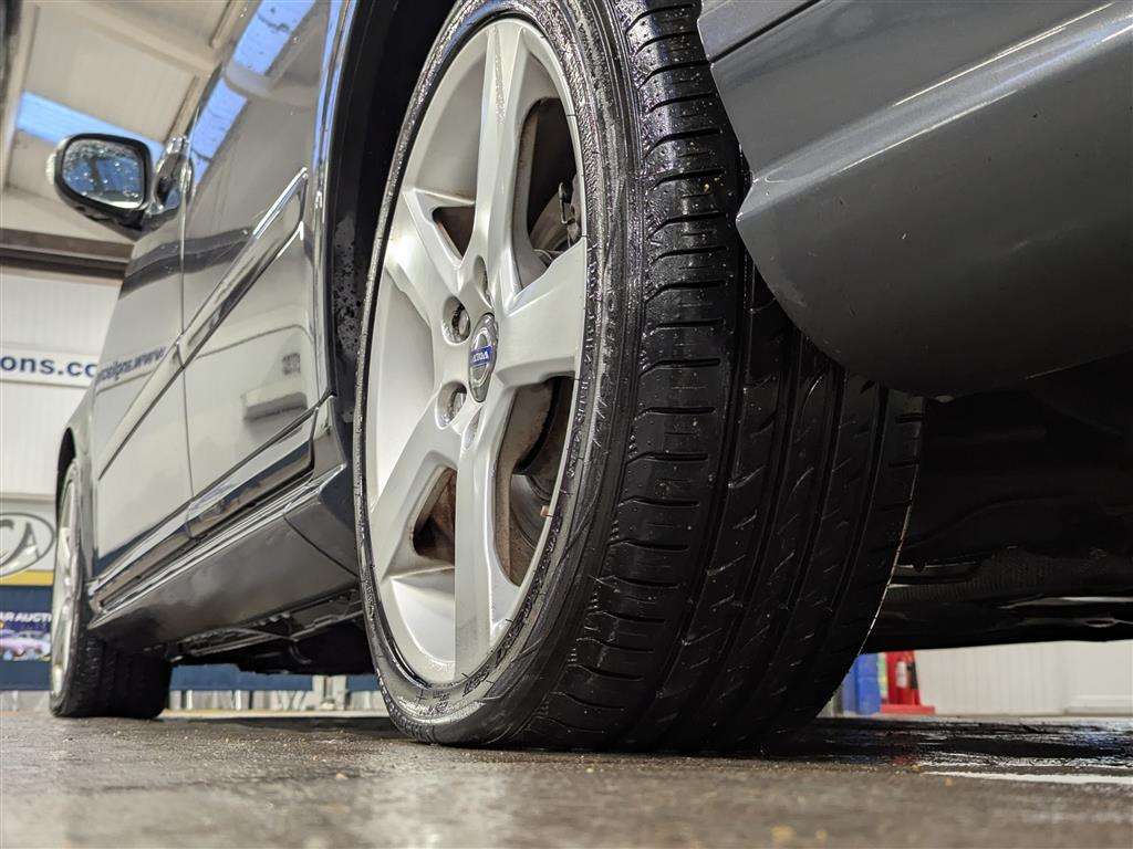 <p>2011 VOLVO S40 R-DESIGN D2</p>