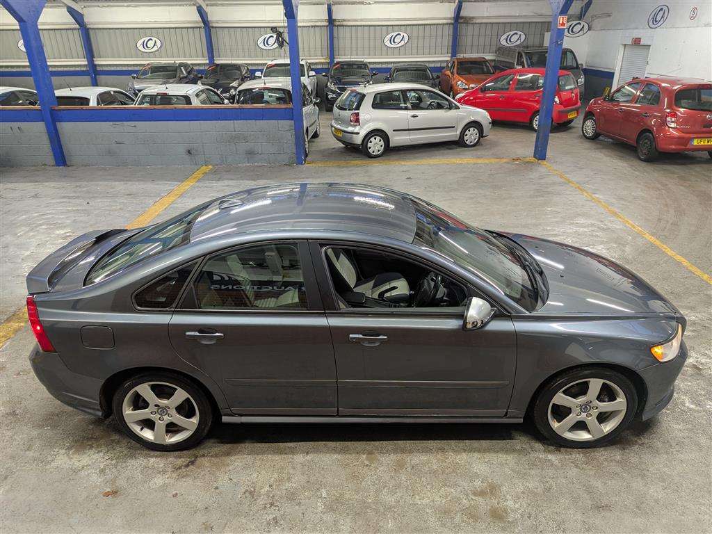 <p>2011 VOLVO S40 R-DESIGN D2</p>