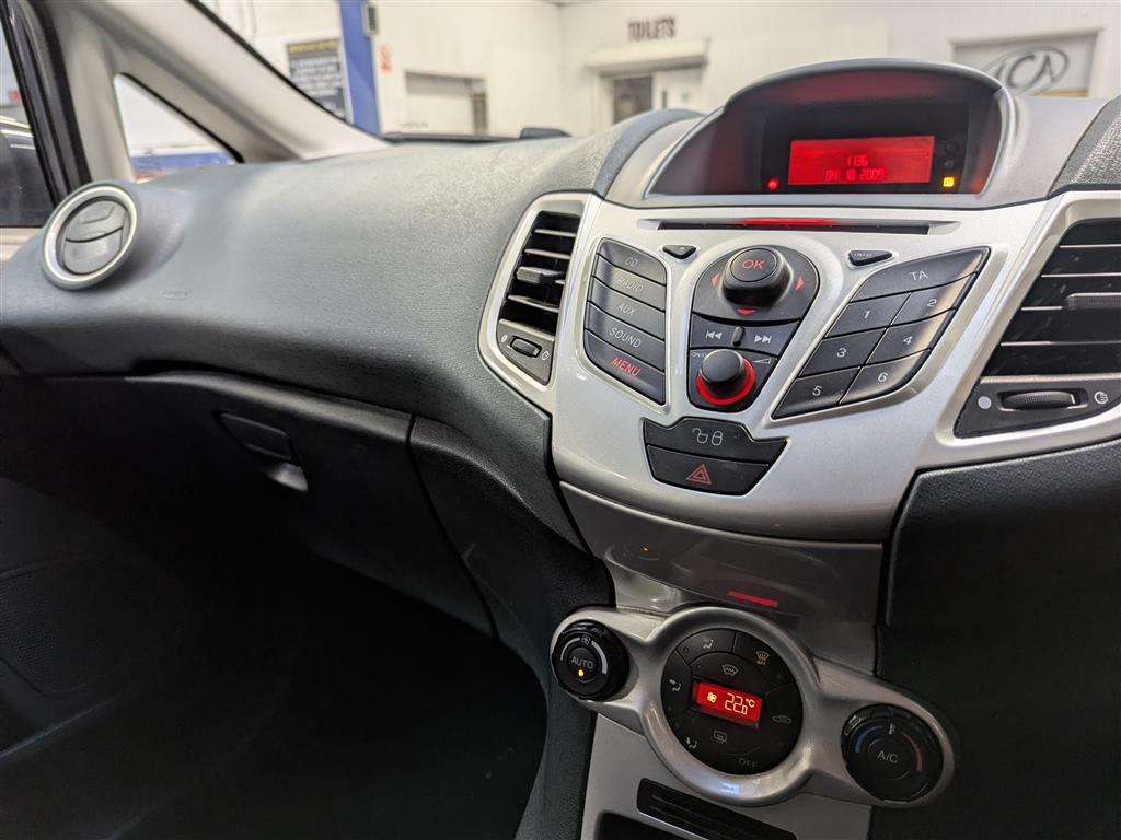 <p>2009 FORD FIESTA TITANIUM 96</p>