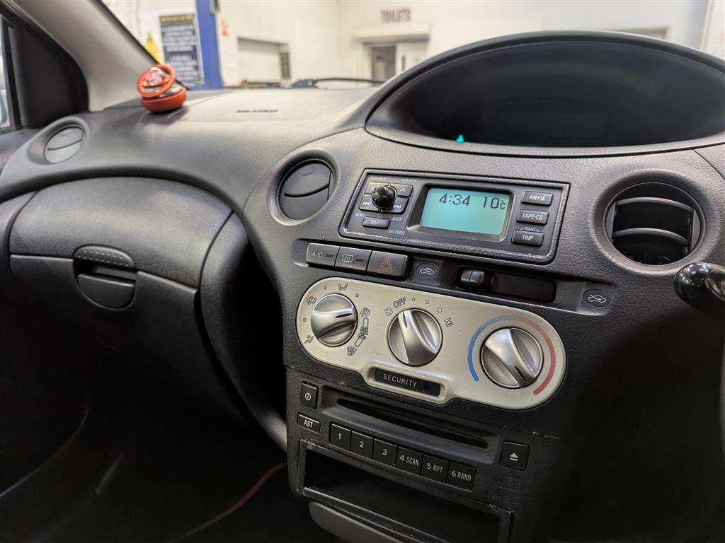 <p>2004 TOYOTA YARIS T SPIRIT AUTO</p>