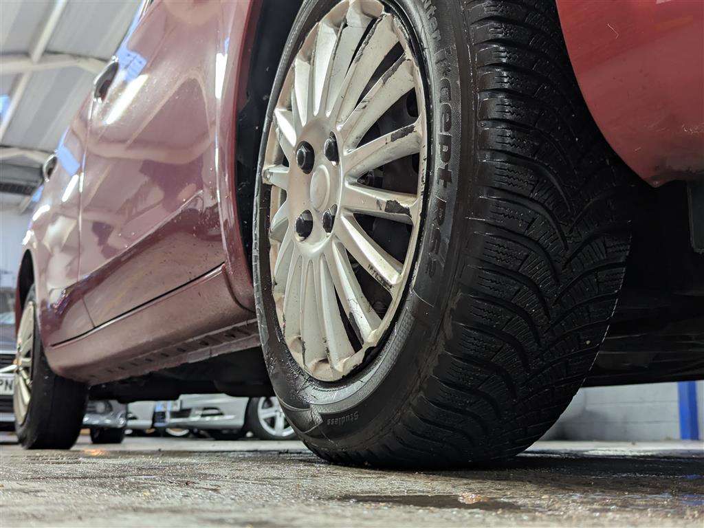 <p>2011 NISSAN MICRA VISIA</p>