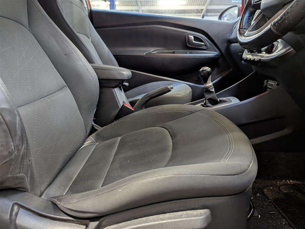 <p>2012 KIA RIO 2</p>