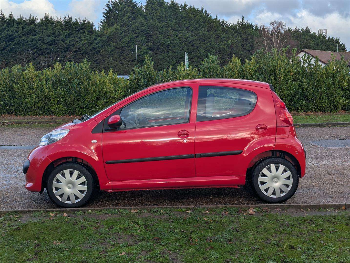 <p>2008 PEUGEOT 107 URBAN 844 MILES ONLY</p>