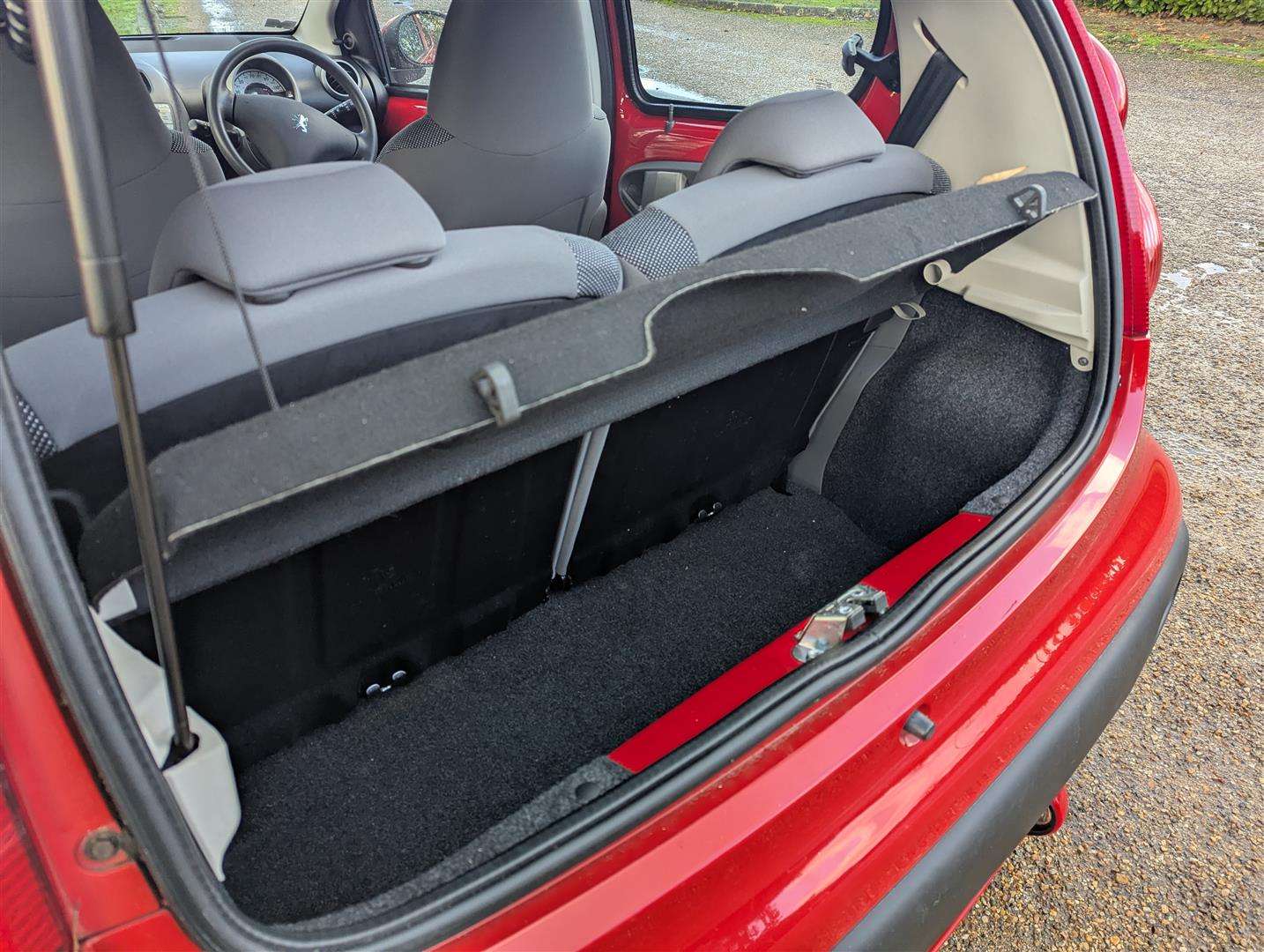 <p>2008 PEUGEOT 107 URBAN 844 MILES ONLY</p>