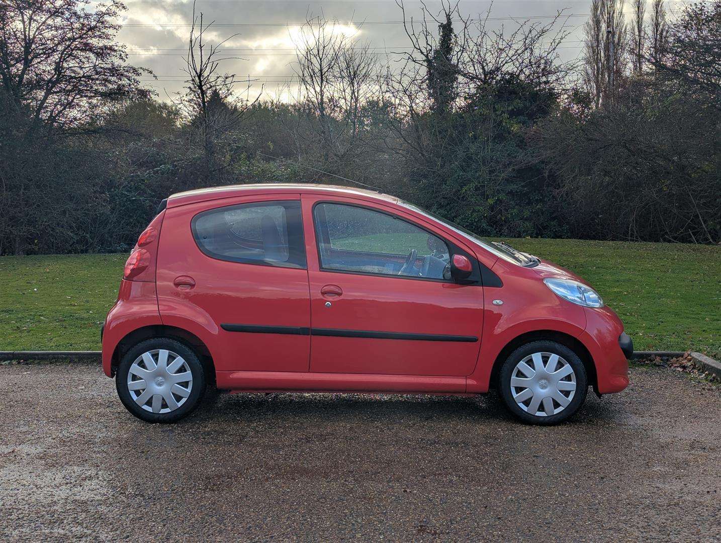 <p>2008 PEUGEOT 107 URBAN 844 MILES ONLY</p>