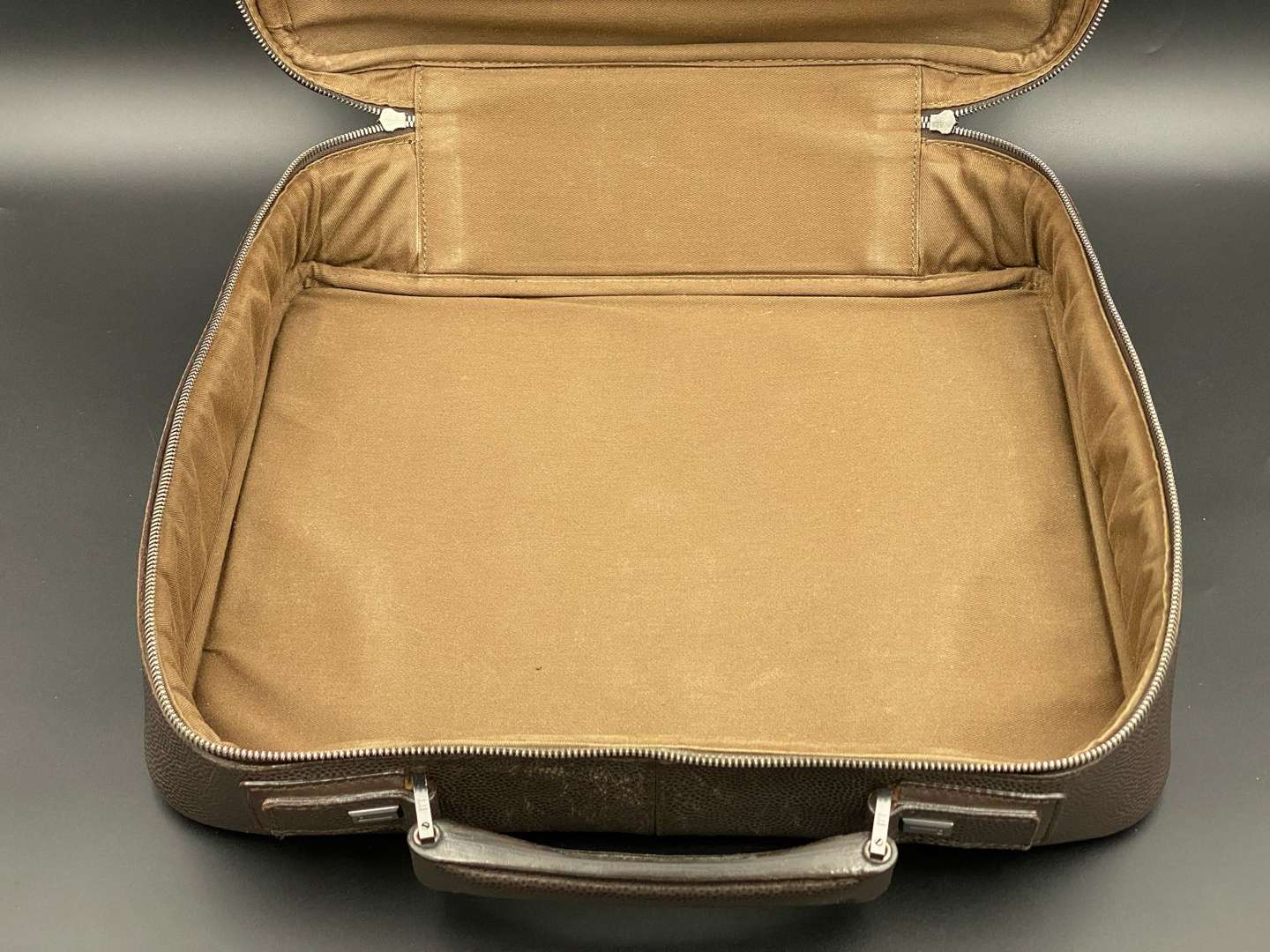 <p>DUNHILL, stitched brown leather and canvas business bag,&nbsp;</p>