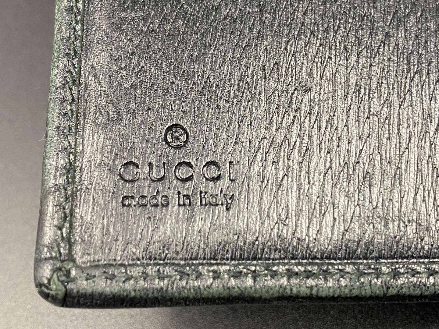 <p>GUCCI, &nbsp;a black, grained, leather wallet with signed and polished clasp</p>