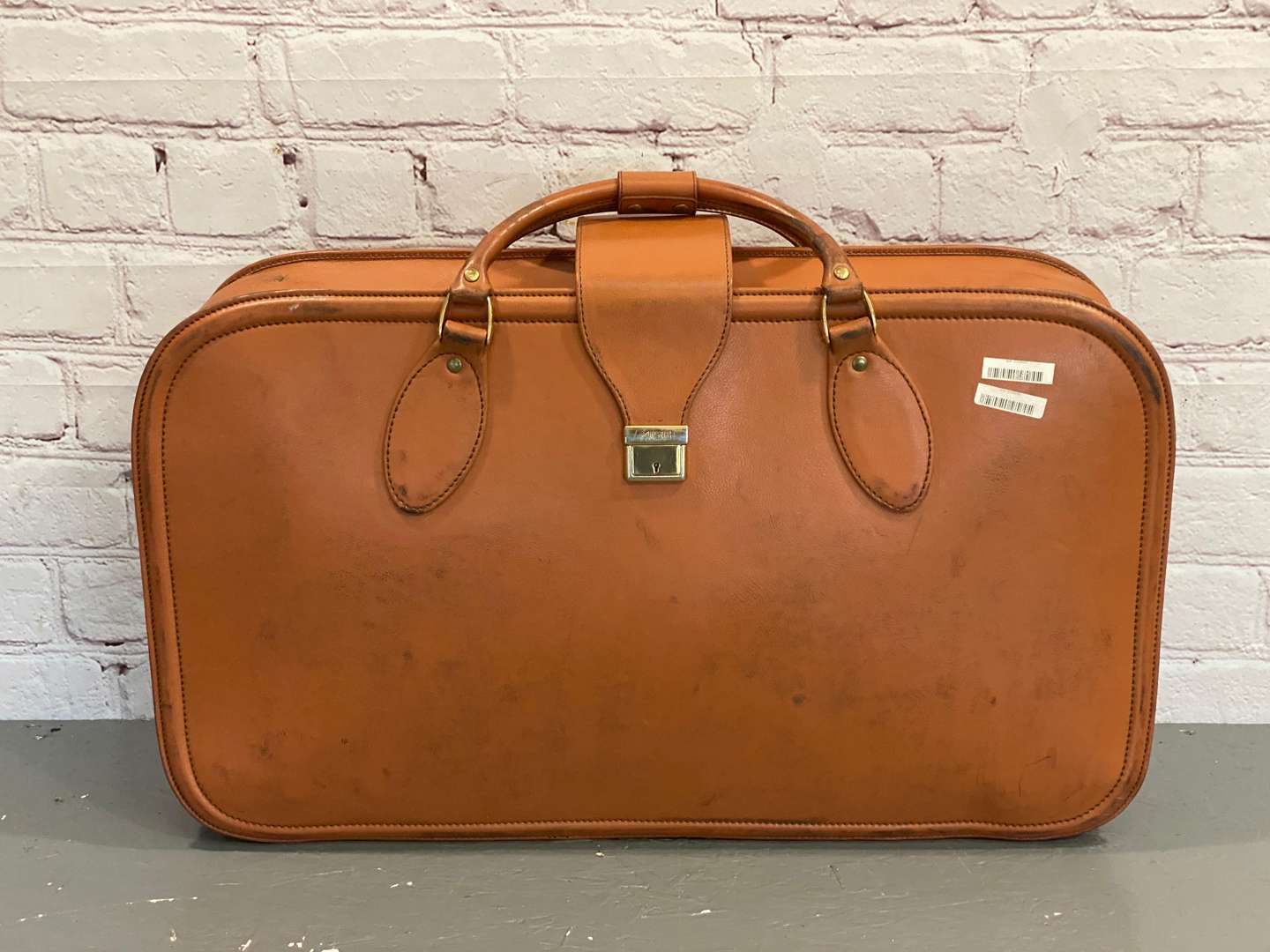 <p>FERRARI, &nbsp;“456”, 1980's stitched leather suitcase,</p>