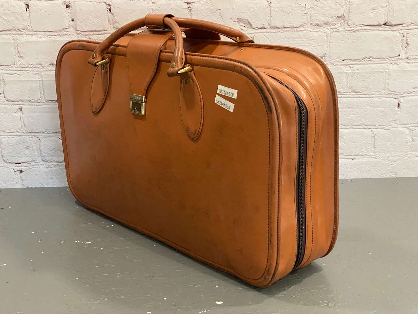 <p>FERRARI, &nbsp;“456”, 1980's stitched leather suitcase,</p>