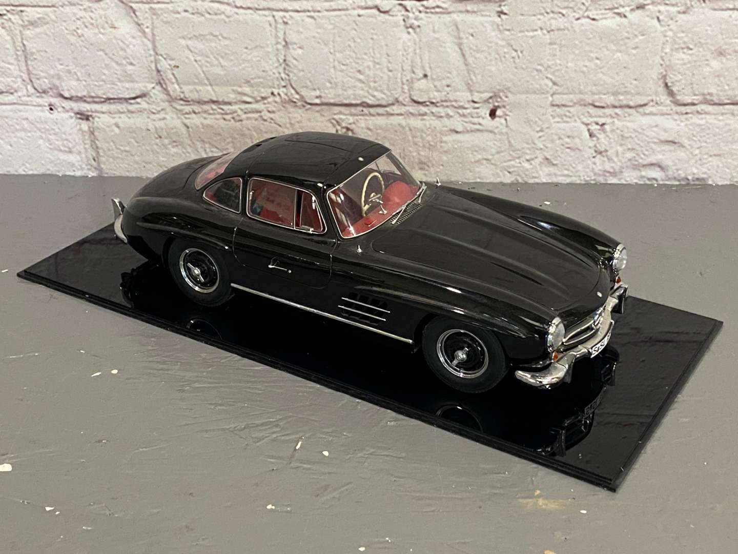 <p>PREMIUM CLASSIXXS, Mercedes-Benz, 300 SL, Gullwing. 1:12 scale&nbsp;</p>