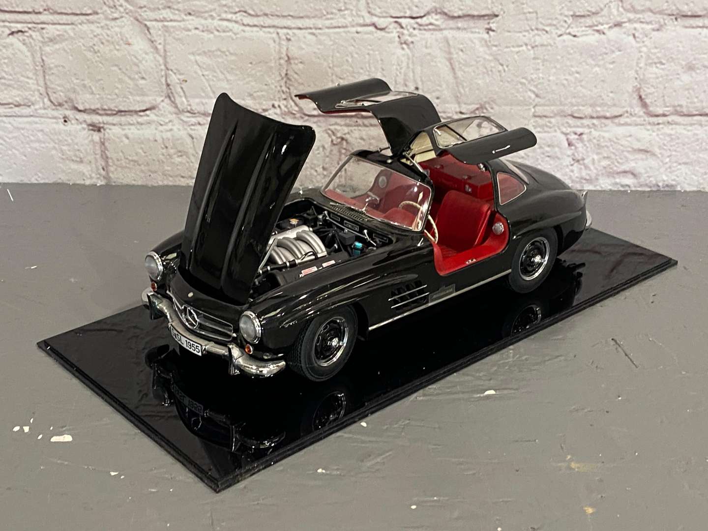 <p>PREMIUM CLASSIXXS, Mercedes-Benz, 300 SL, Gullwing. 1:12 scale&nbsp;</p>