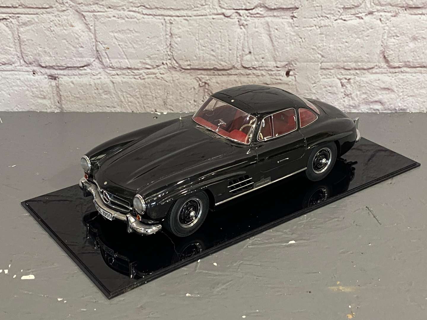 <p>PREMIUM CLASSIXXS, Mercedes-Benz, 300 SL, Gullwing. 1:12 scale&nbsp;</p>