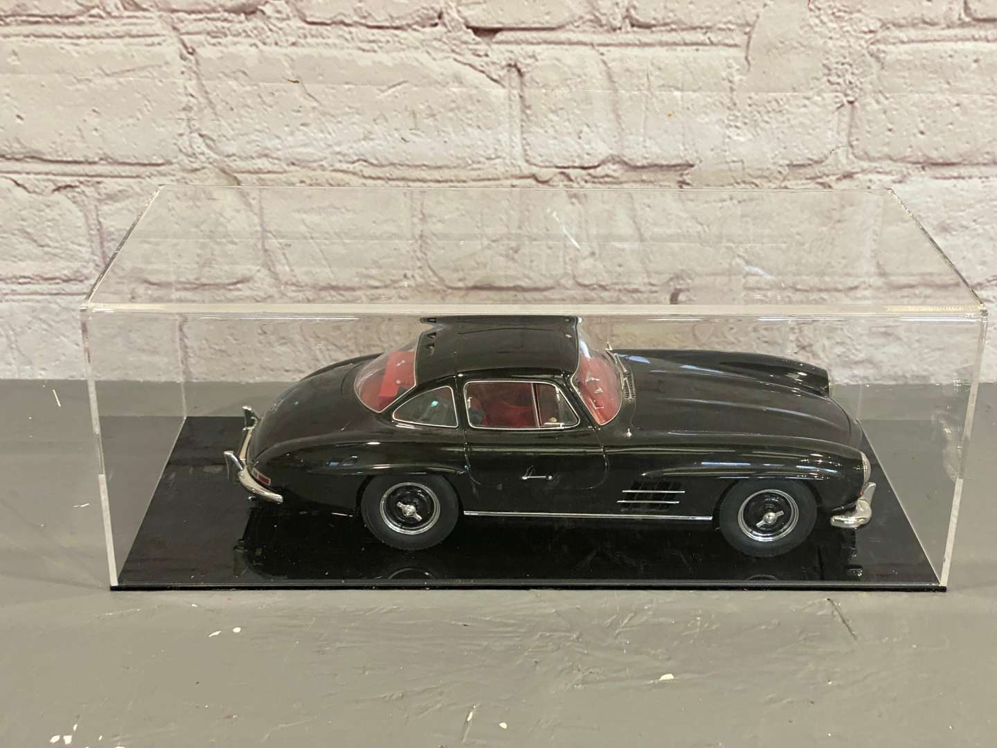 <p>PREMIUM CLASSIXXS, Mercedes-Benz, 300 SL, Gullwing. 1:12 scale&nbsp;</p>