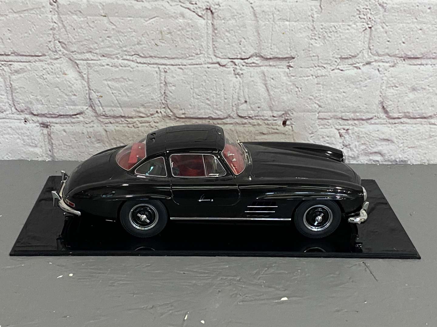 <p>PREMIUM CLASSIXXS, Mercedes-Benz, 300 SL, Gullwing. 1:12 scale&nbsp;</p>