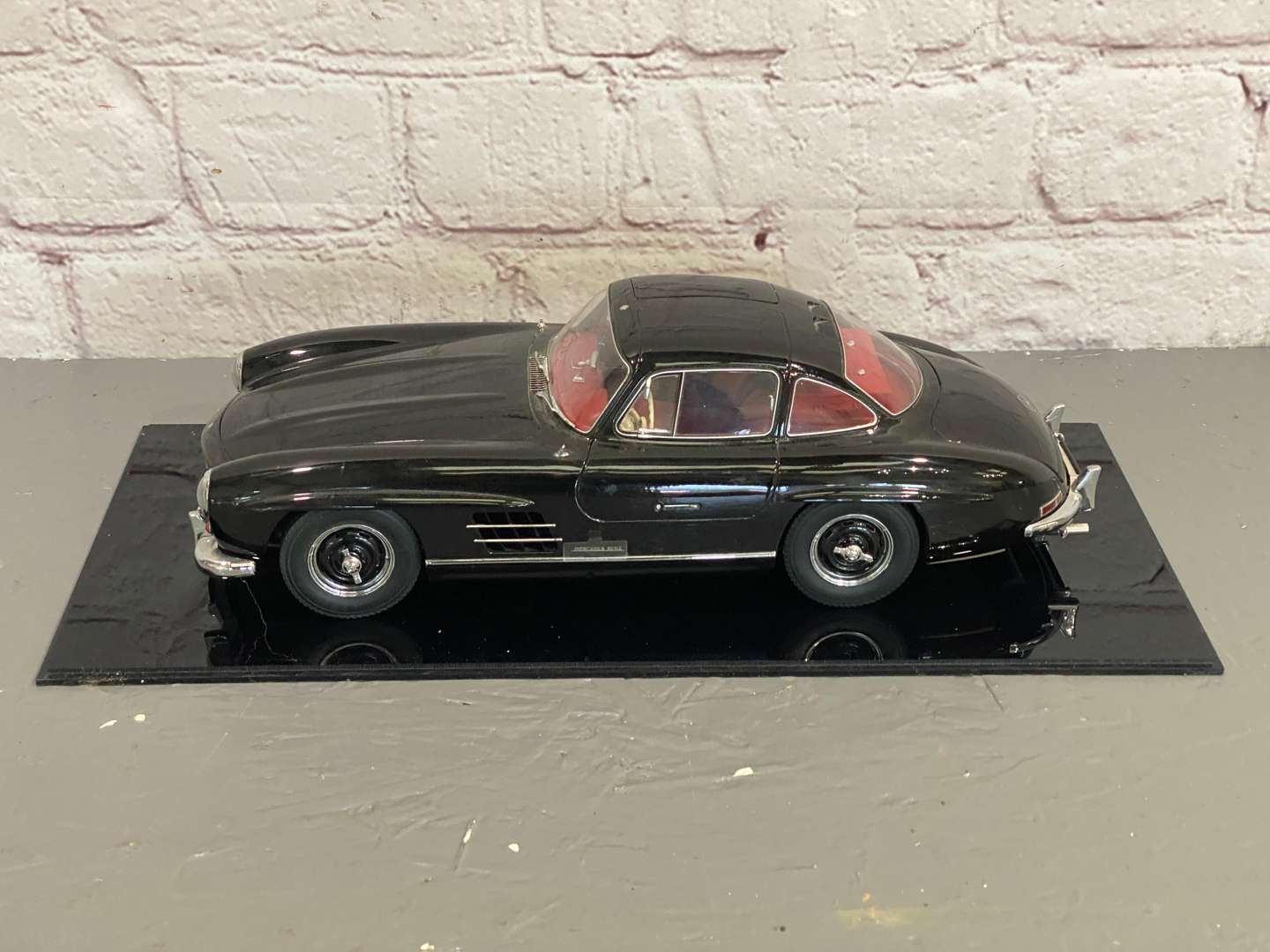 <p>PREMIUM CLASSIXXS, Mercedes-Benz, 300 SL, Gullwing. 1:12 scale&nbsp;</p>