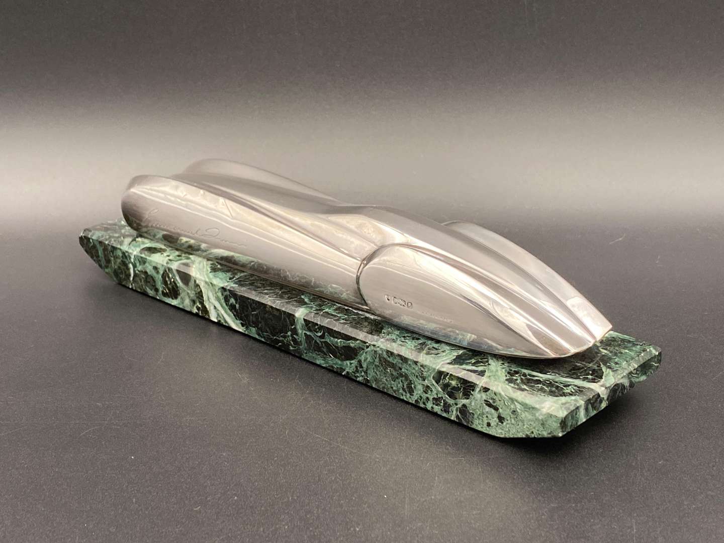 <p>"FIRST PLACE, PEBBLE BEACH CONCOURS d ELEGANCE, AUGUST 18. 1991", silver and marble trophy,&nbsp;</p>