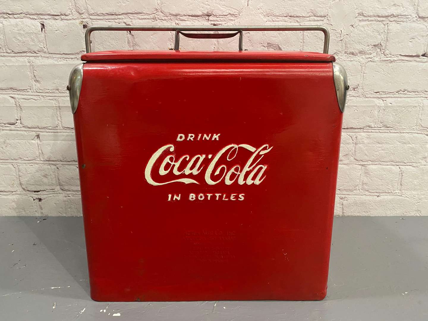 <p>COCA-COLA, A mid 20th century pressed steel cool box.</p>