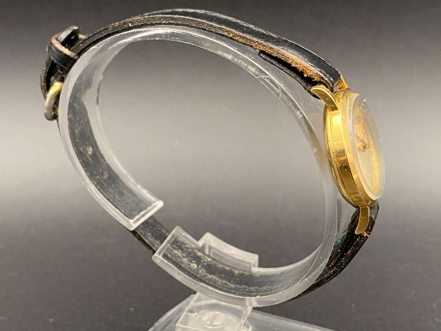 <p>BUCHERER, Swiss 18K wristwatch, 31317</p>