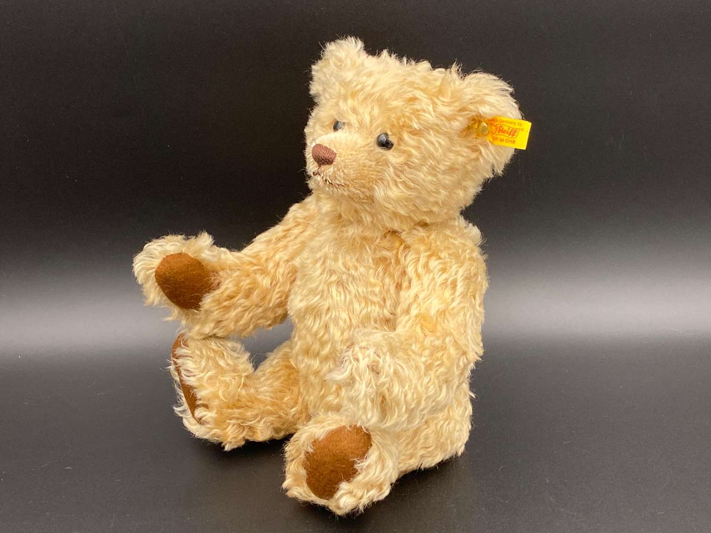<p>STEIFF, a blonde, jointed mohair teddy bear, 660344</p>