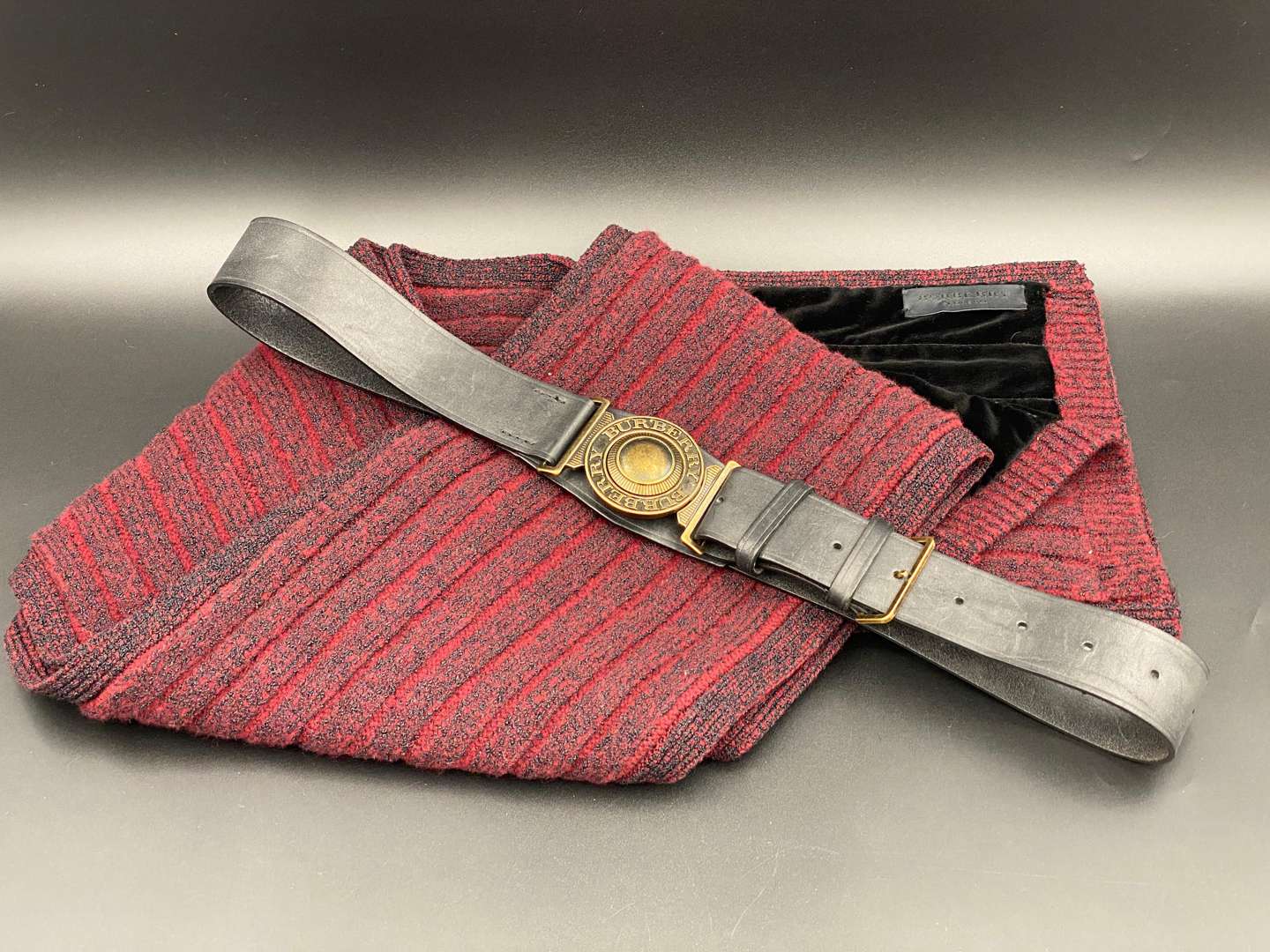 <p>BURBERRY, a mixed lot comprising,&nbsp;</p>