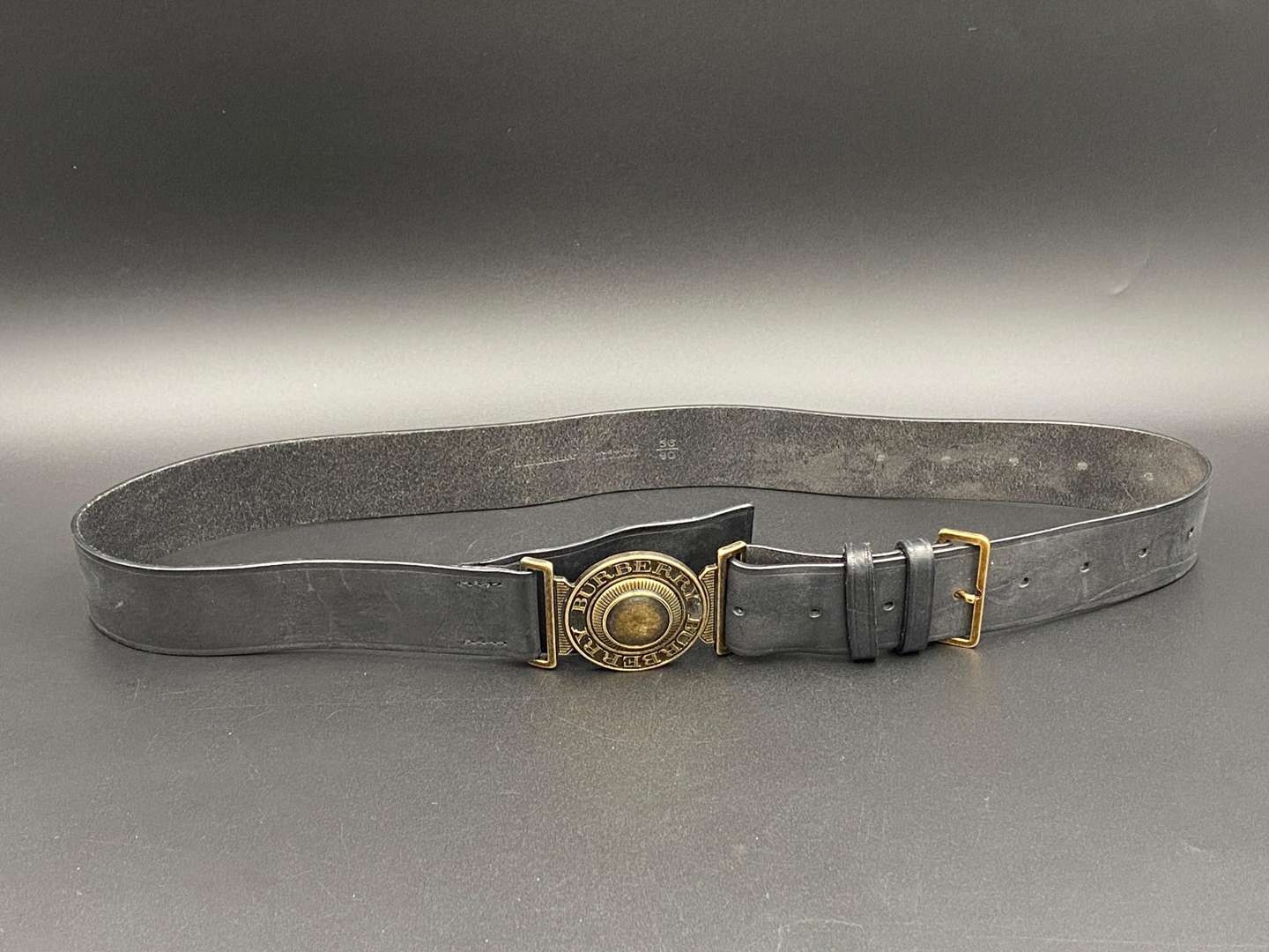 <p>BURBERRY, a mixed lot comprising,&nbsp;</p>