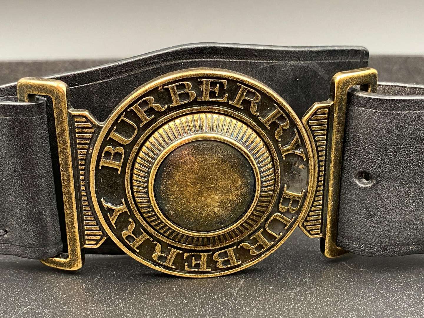 <p>BURBERRY, a mixed lot comprising,&nbsp;</p>