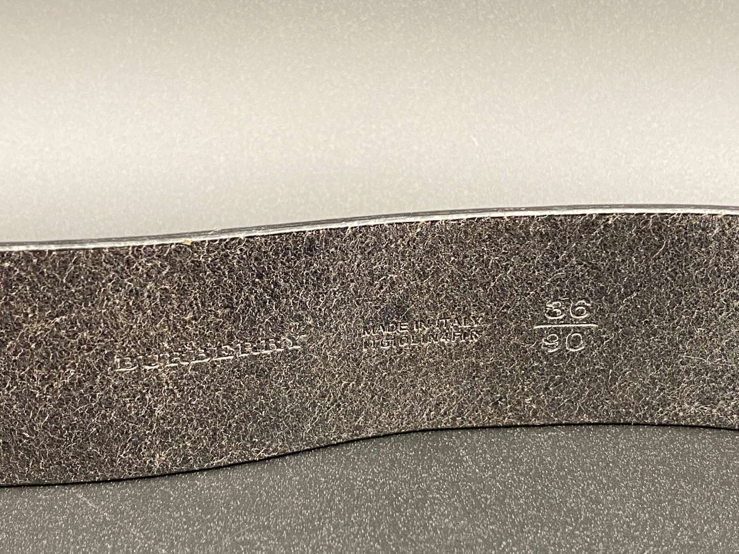 <p>BURBERRY, a mixed lot comprising,&nbsp;</p>