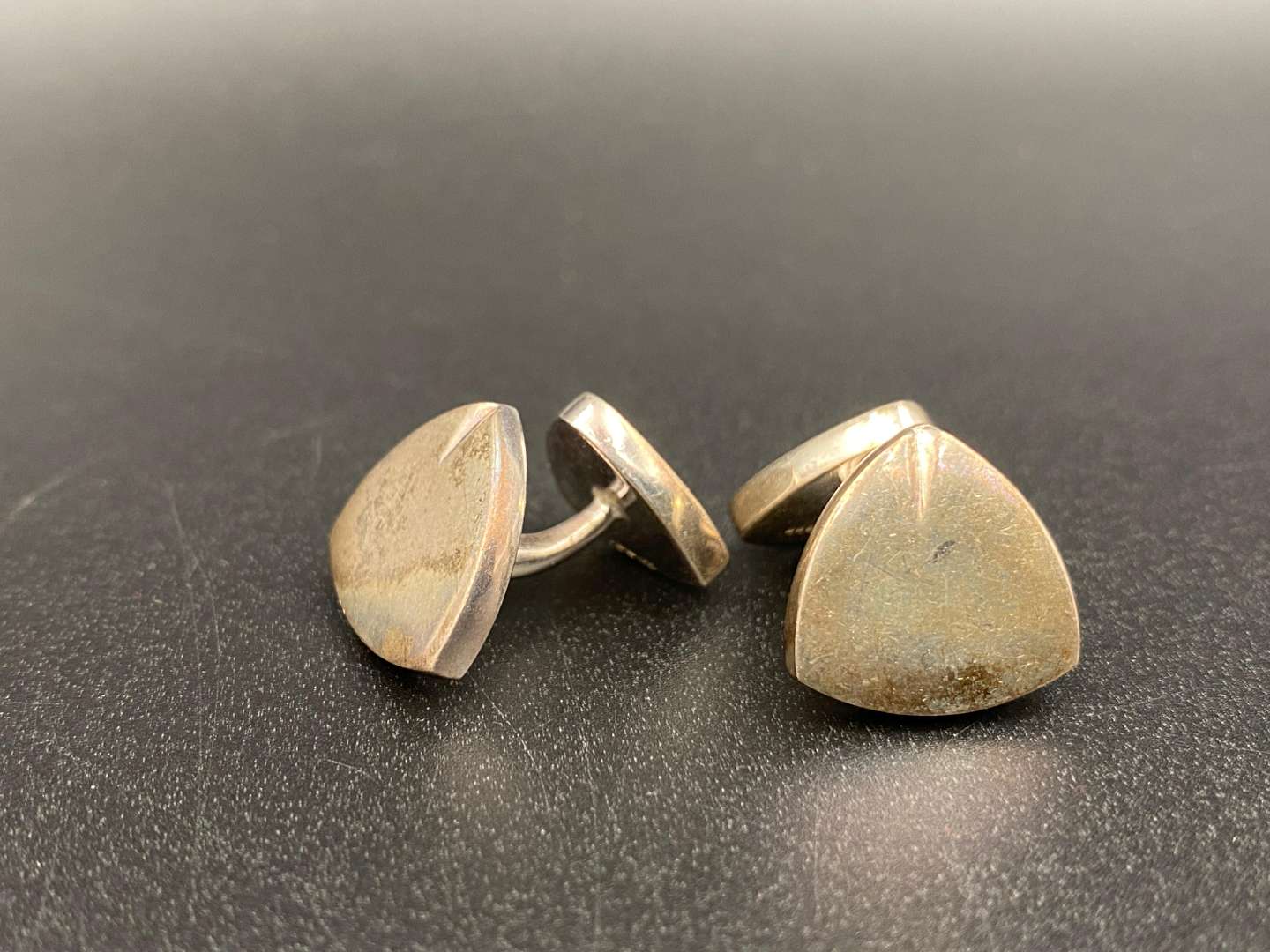 <p>Pair of silver, fixed bar cufflinks,&nbsp;</p>