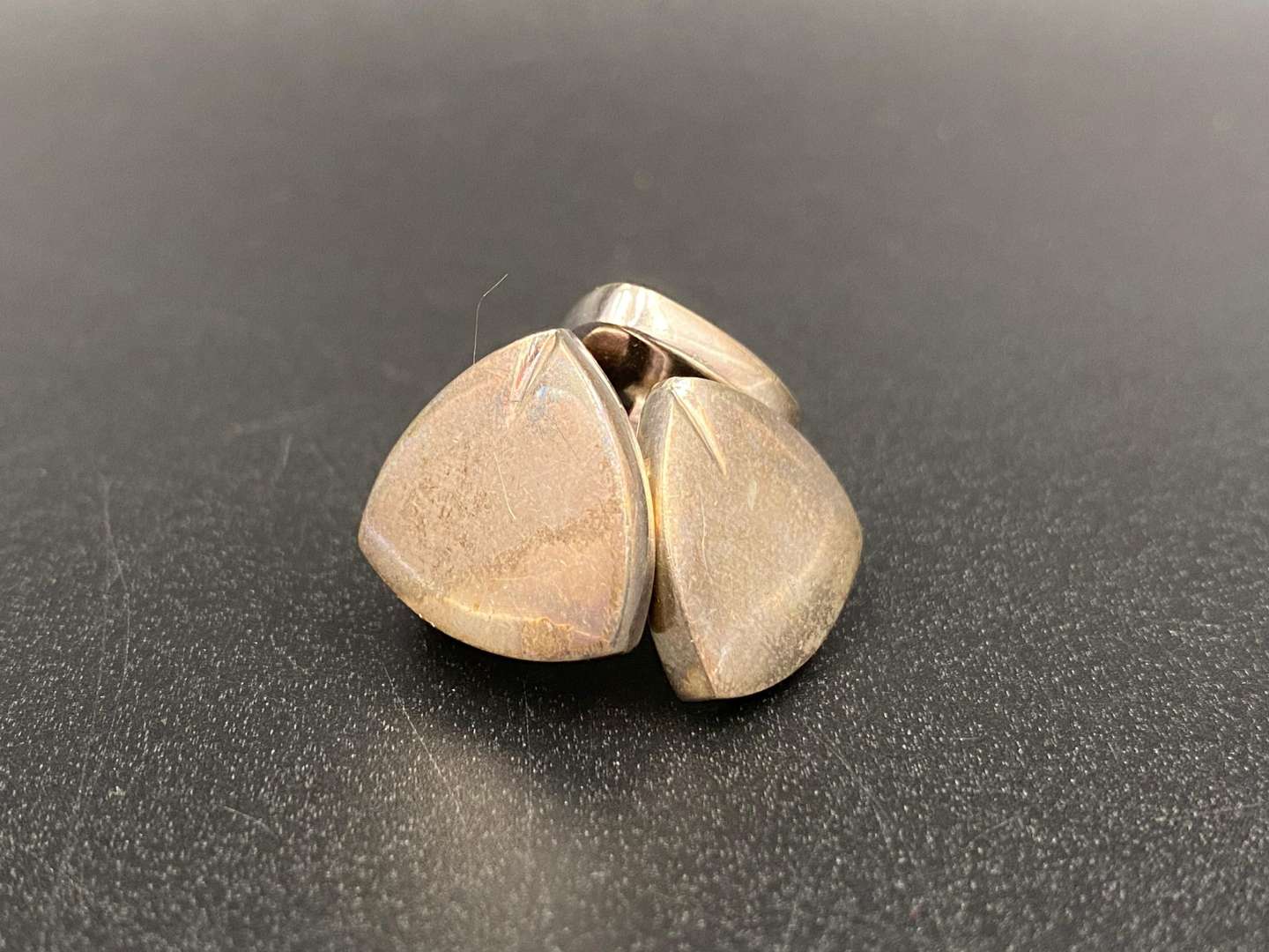 <p>Pair of silver, fixed bar cufflinks,&nbsp;</p>