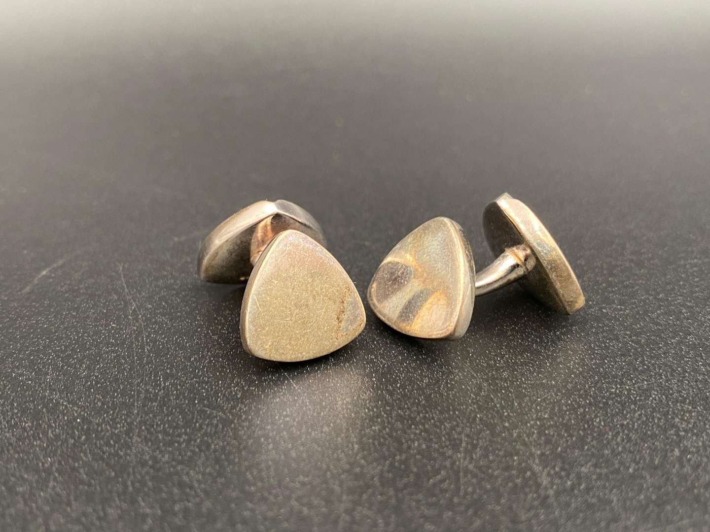 <p>Pair of silver, fixed bar cufflinks,&nbsp;</p>