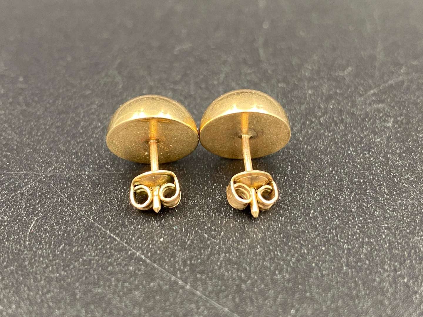 <p>Pair of unmarked, ½ round ear studs</p>