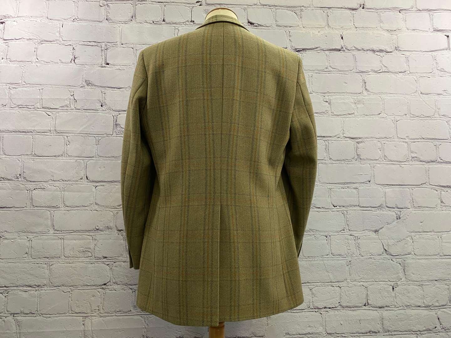 <p>GURTEEN, Esquire, English tweed sports coat,</p>