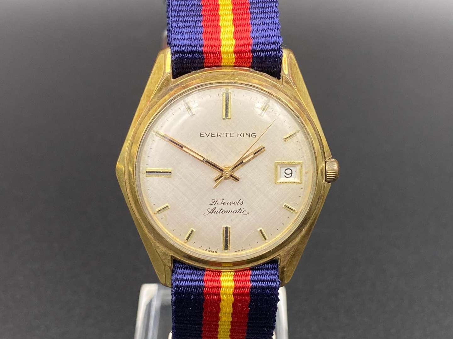 <p>EVERITE KING, 21-jewel gold plated, automatic calendar wristwatch,&nbsp;</p>