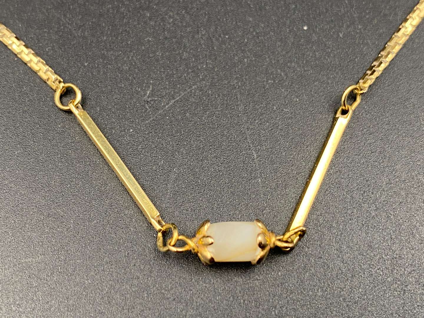 <p>A modern .750 & Mother of Pearl flat link necklace,</p>