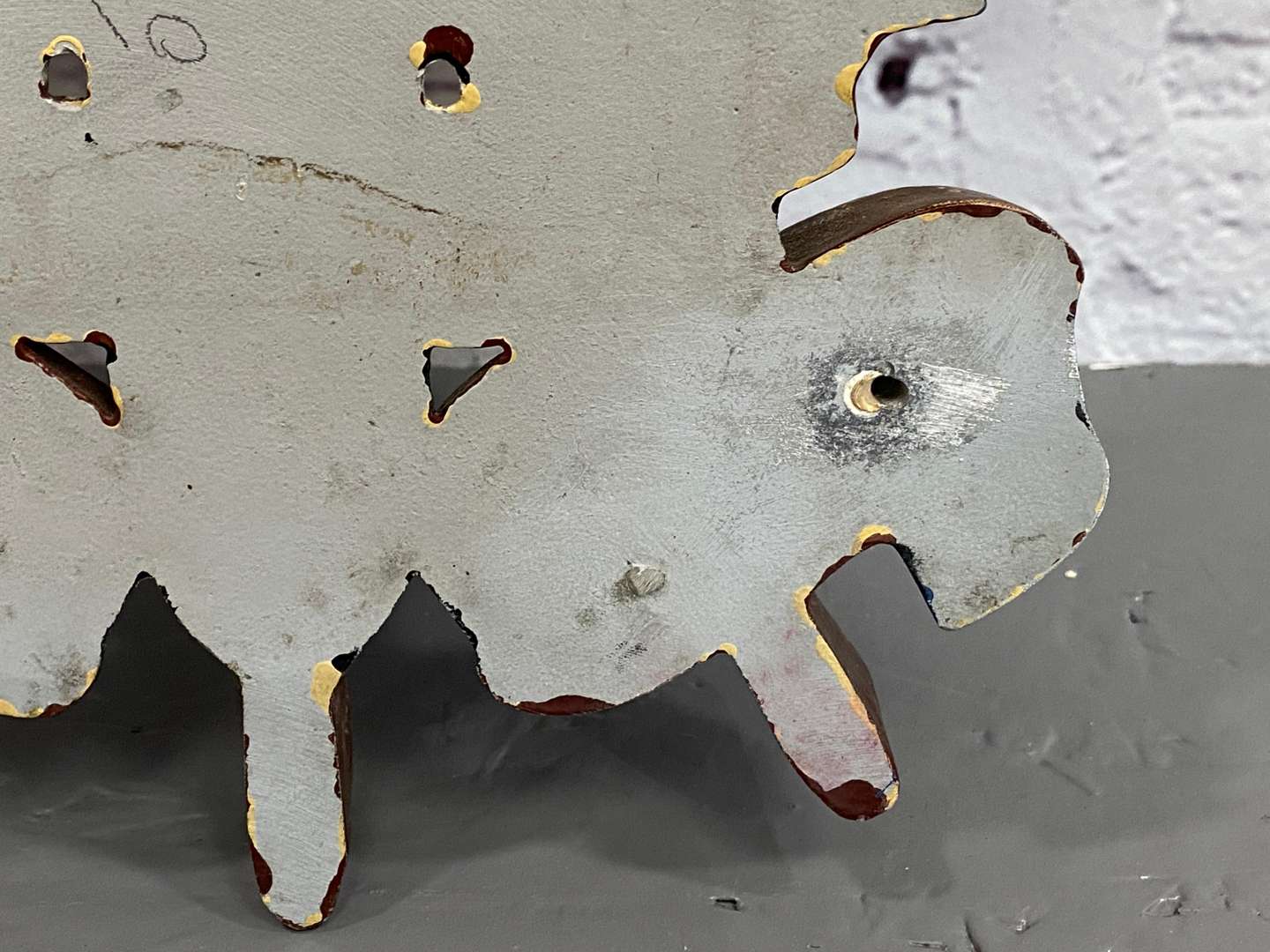 <p>ROYAL WARRANT, 20th century cast aluminium and painted warrant of the former Prince of Wales,</p>