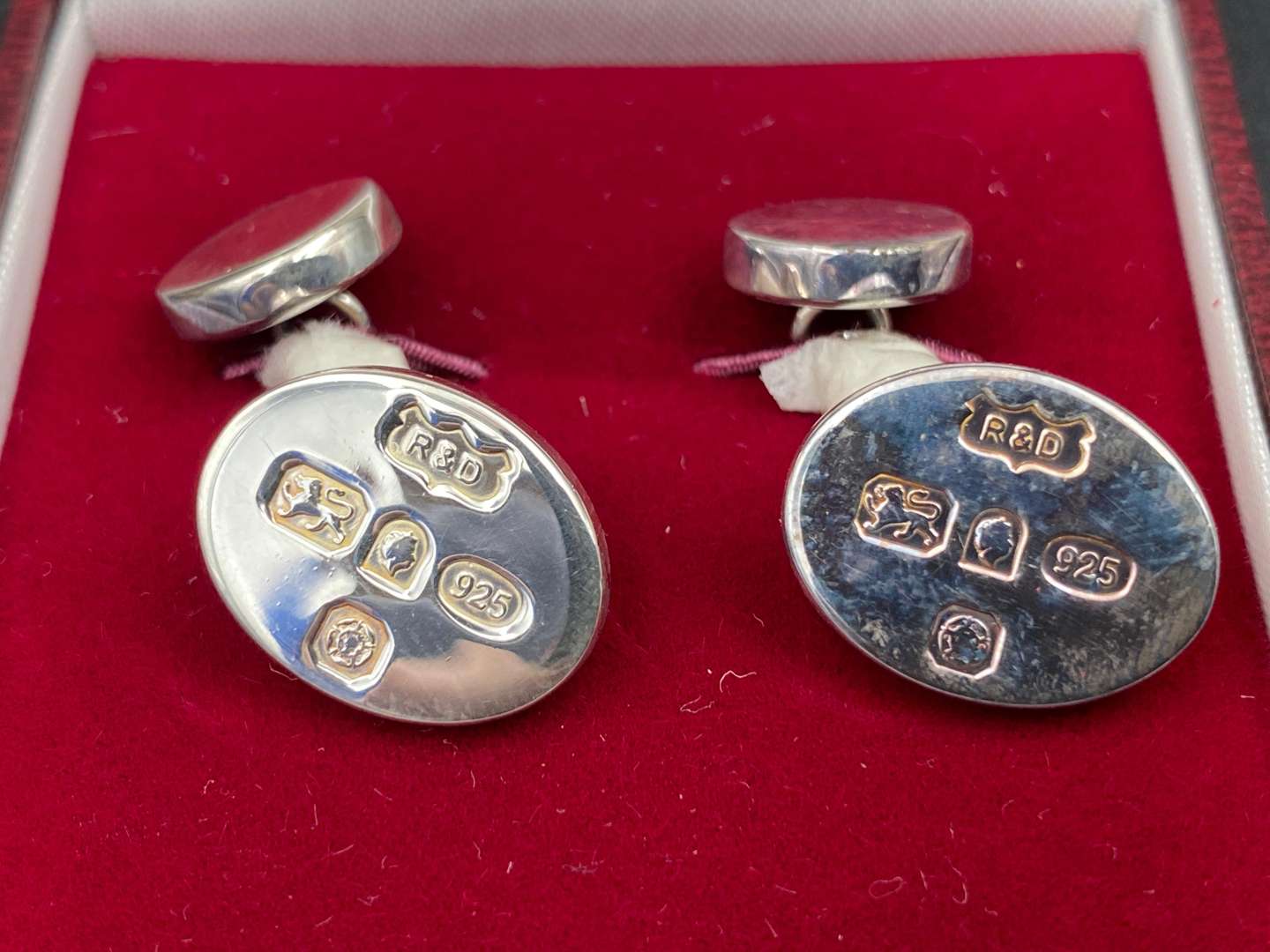 <p>Roberts & Doré, a cased pair of hallmarked silver cuff links,</p>