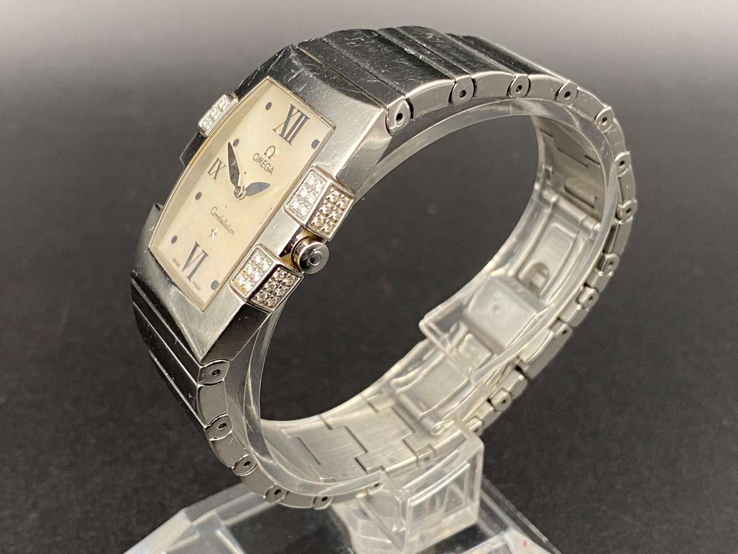 <p>OMEGA, Constellation, Quadrella, stainless steel quartz wristwatch, 90339310</p>