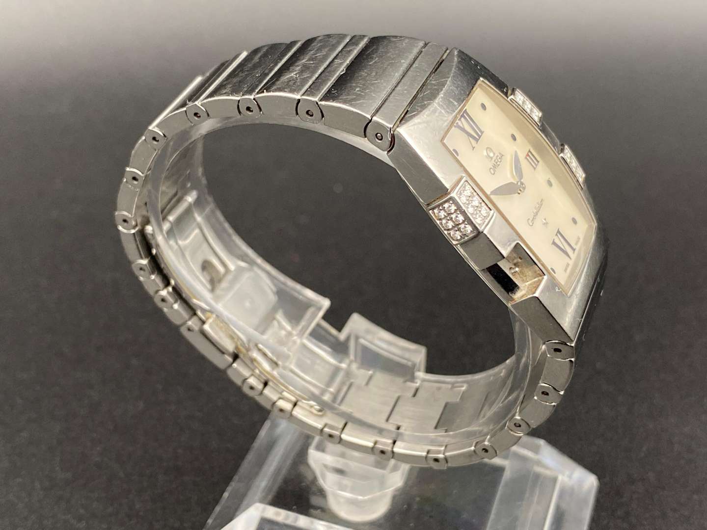 <p>OMEGA, Constellation, Quadrella, stainless steel quartz wristwatch, 90339310</p>