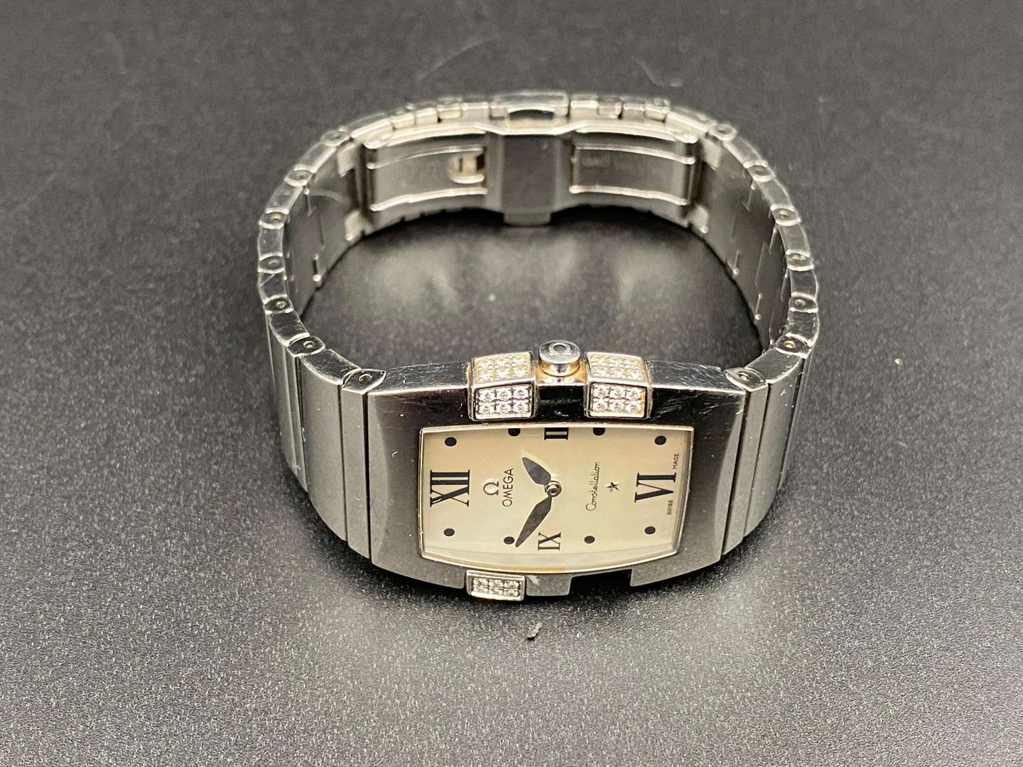 <p>OMEGA, Constellation, Quadrella, stainless steel quartz wristwatch, 90339310</p>