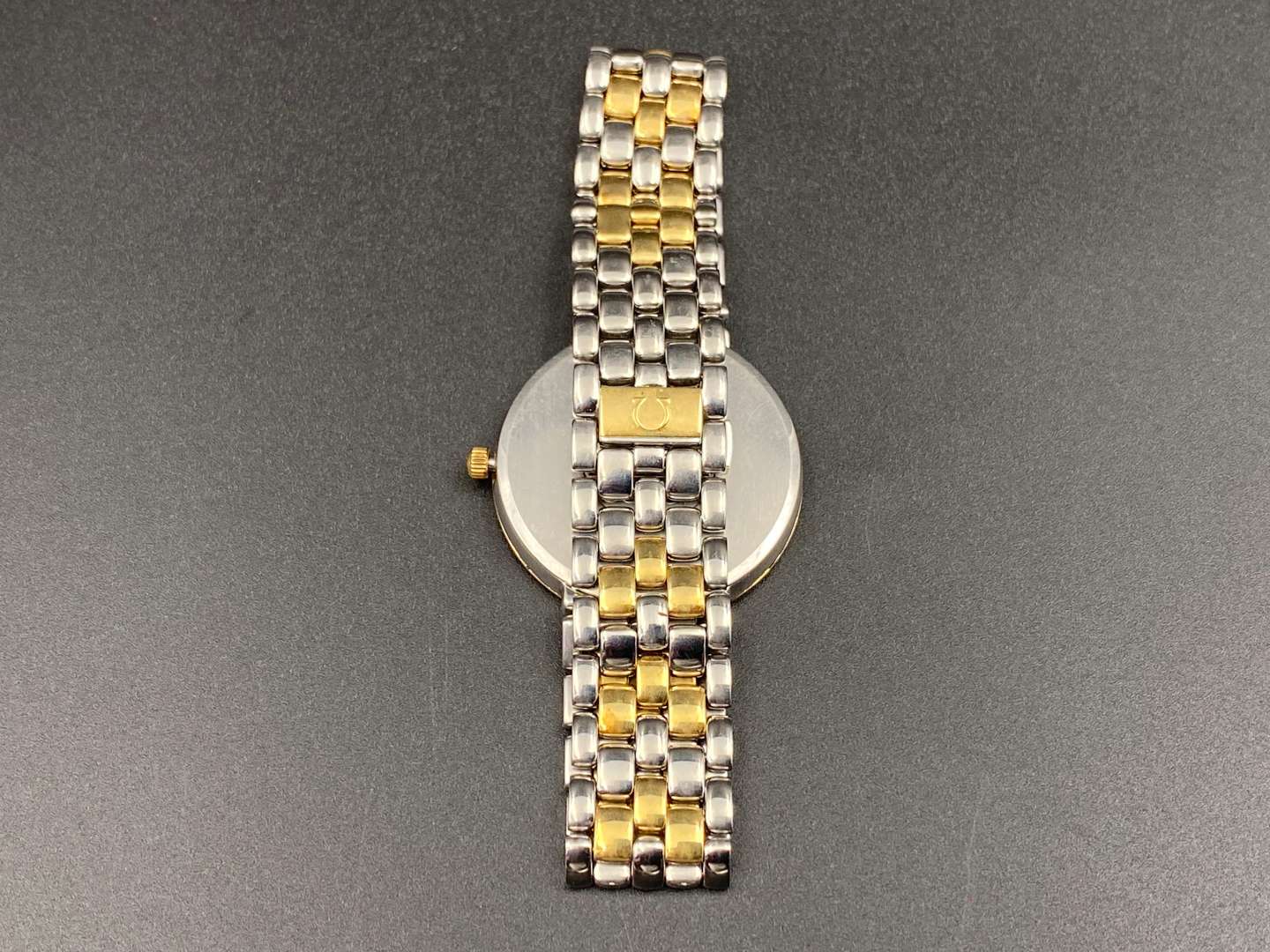 <p>OMEGA, DeVille, bi-metal, quartz, centre seconds, calendar, wristwatch,&nbsp;</p>