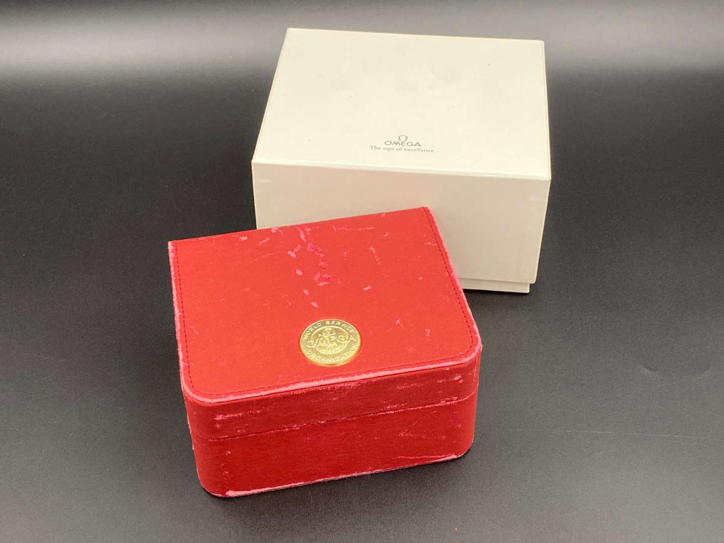 <p>OMEGA, DeVille, bi-metal, quartz, centre seconds, calendar, wristwatch,&nbsp;</p>