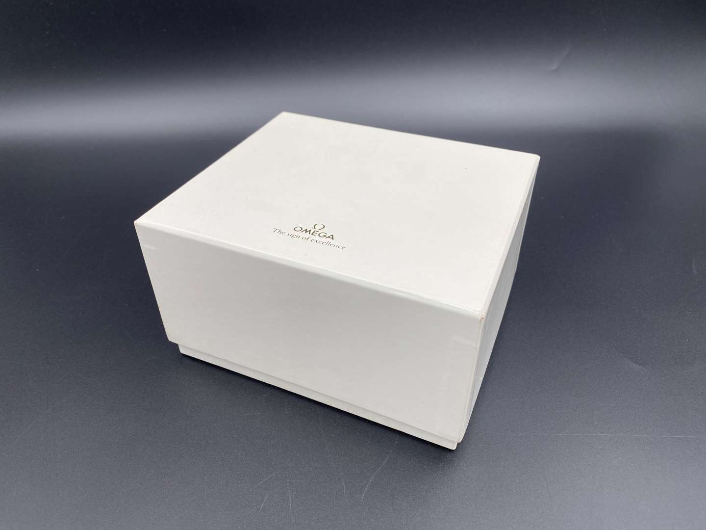 <p>OMEGA, DeVille, bi-metal, quartz, centre seconds, calendar, wristwatch,&nbsp;</p>