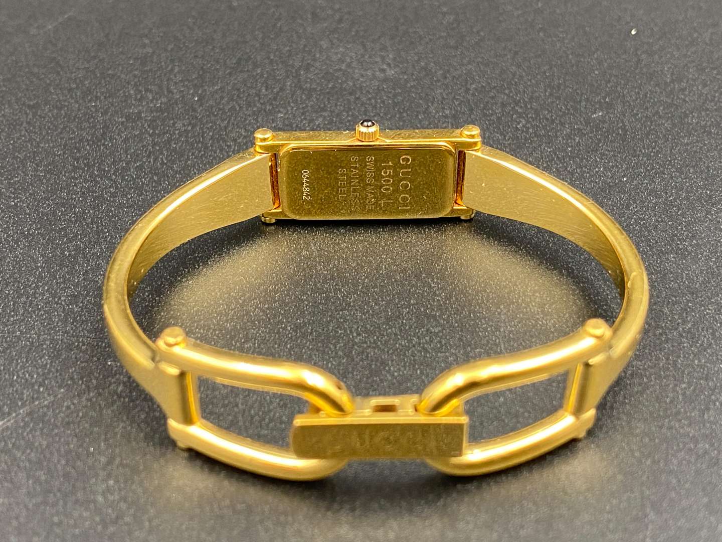 <p>GUCCI, modern gold plated quartz dress watch&nbsp;</p>