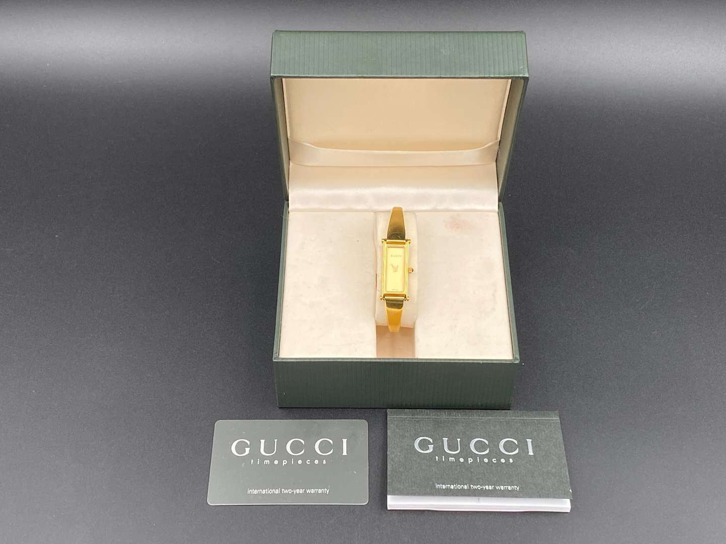 <p>GUCCI, modern gold plated quartz dress watch&nbsp;</p>