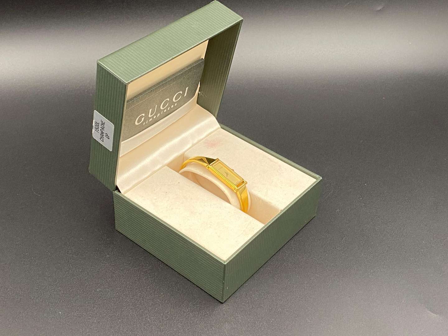 <p>GUCCI, modern gold plated quartz dress watch&nbsp;</p>