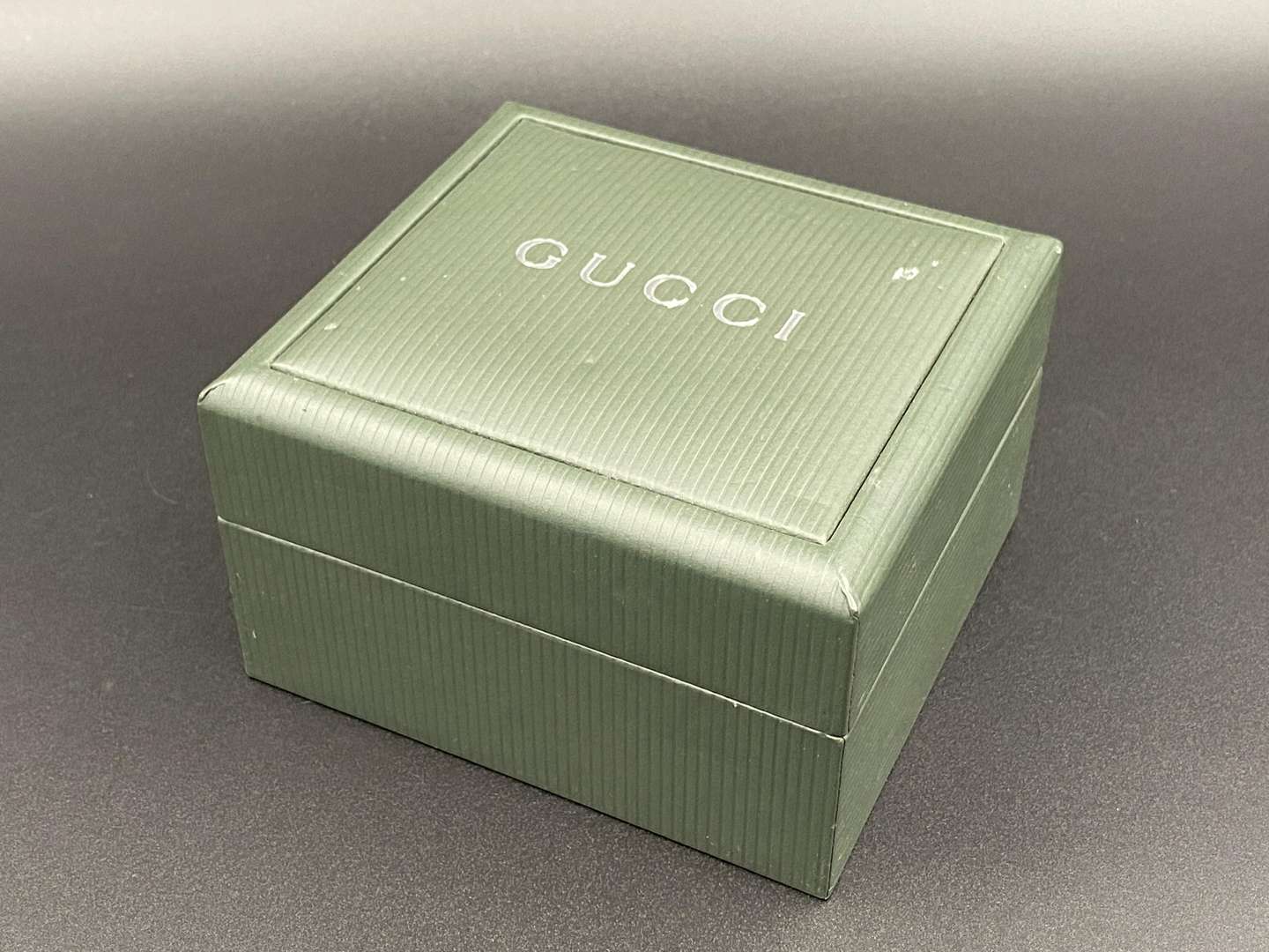 <p>GUCCI, modern gold plated quartz dress watch&nbsp;</p>