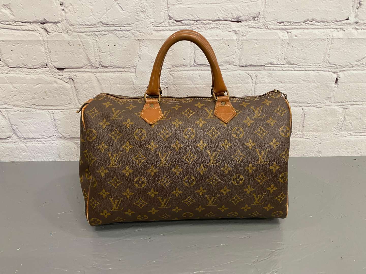<p>LOUIS VUITTON, Speedy 35, monogram canvas and stitched leather holdall,</p>