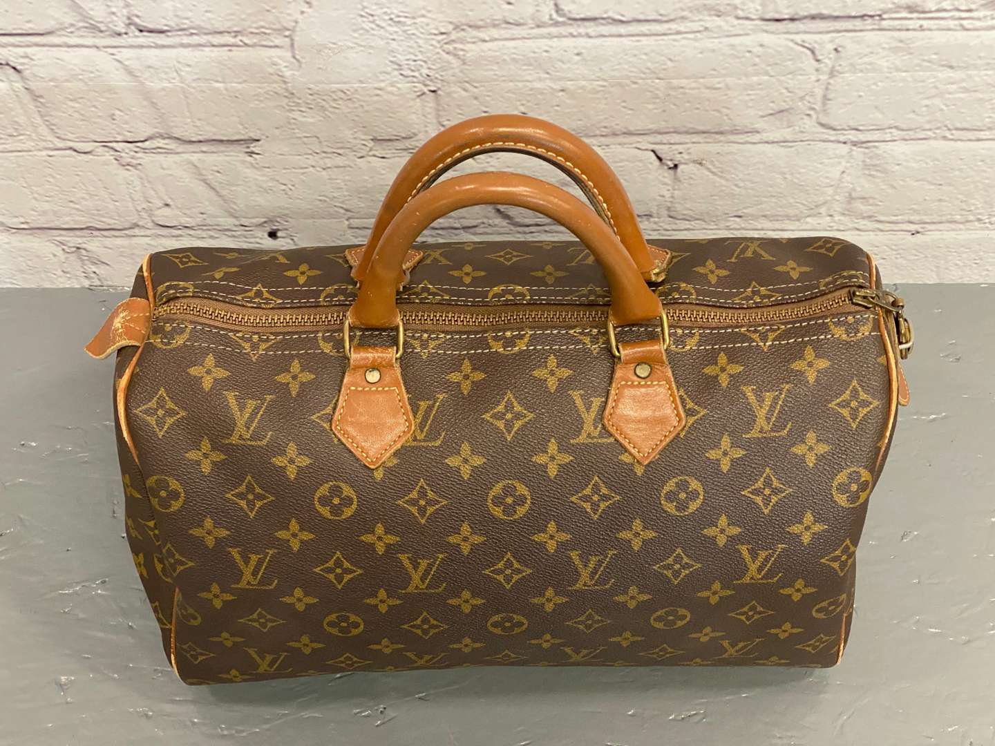 <p>LOUIS VUITTON, Speedy 35, monogram canvas and stitched leather holdall,</p>