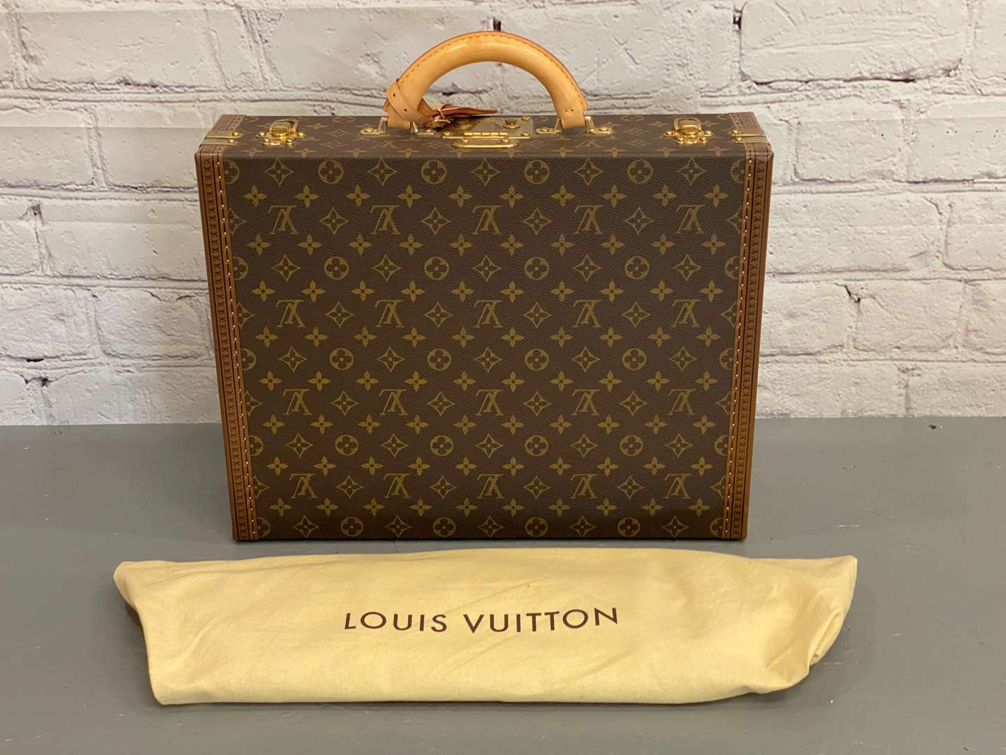 <p>LOUIS VUITTON, Super President briefcase, M53000,</p>